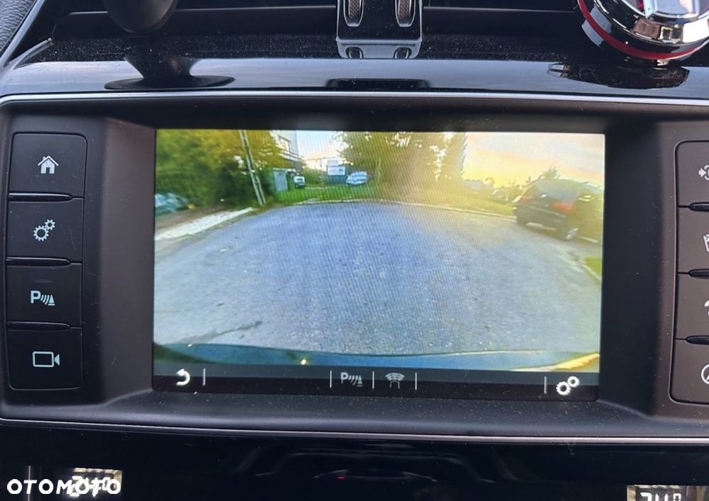 Jaguar XE 2.0 D R-Sport - 28