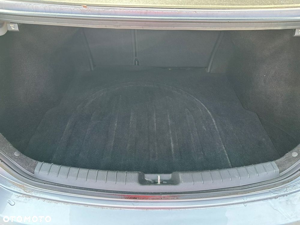 Hyundai Elantra - 12