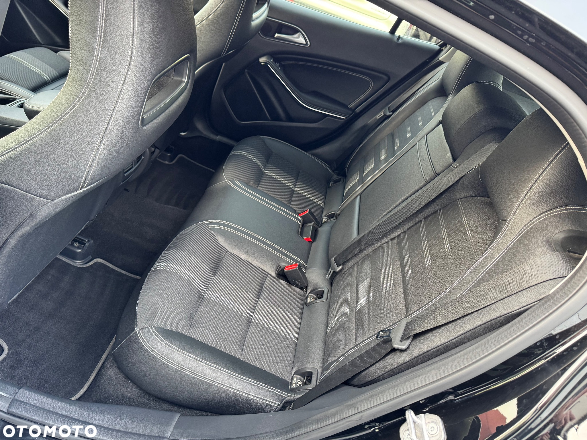 Mercedes-Benz GLA 180 7G-DCT UrbanStyle Edition - 22