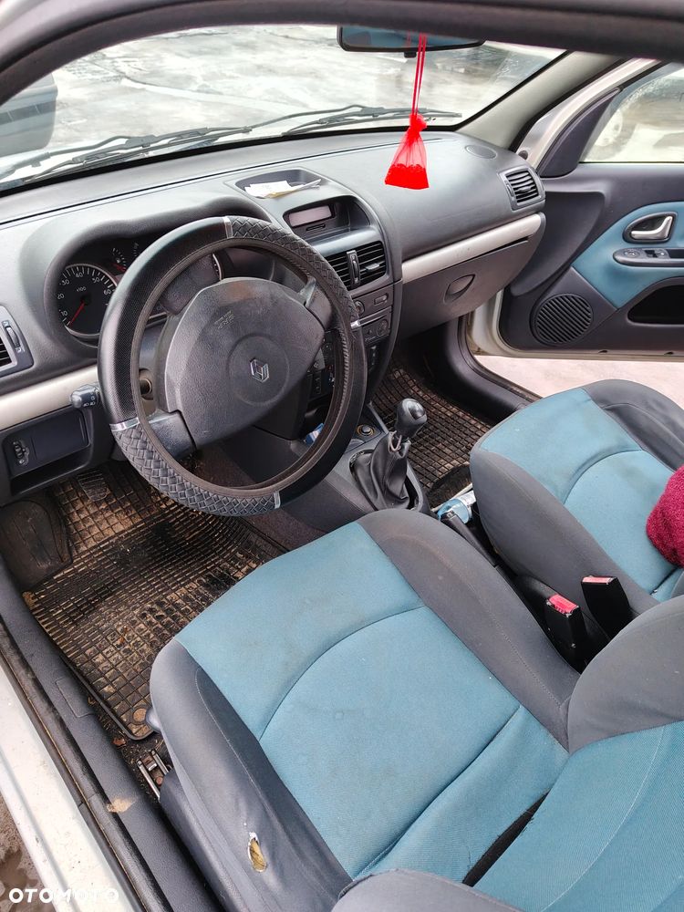 Renault Clio - 7