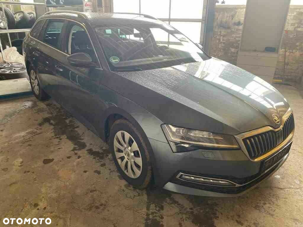 Skoda Superb 2.0 TDI SCR 4x4 Style DSG - 3