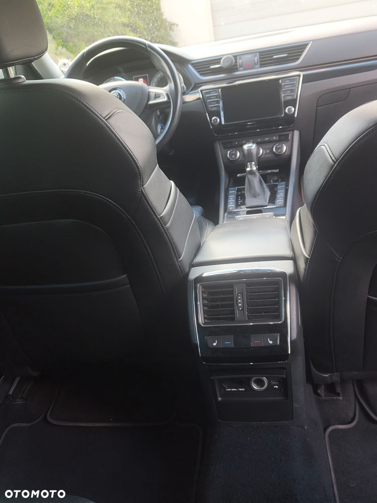 Skoda Superb 2.0 TDI 4x4 L&K DSG - 17