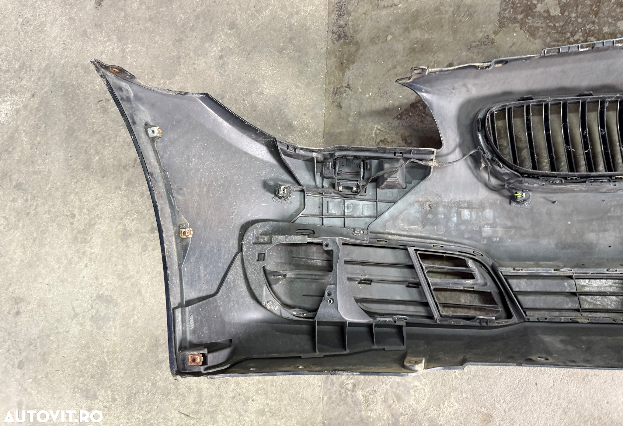Bara fata completa BMW seria 5 F10-F11 LCI facelift an 2013-2016 cu 4 senzori si gauri spalatoare - 8