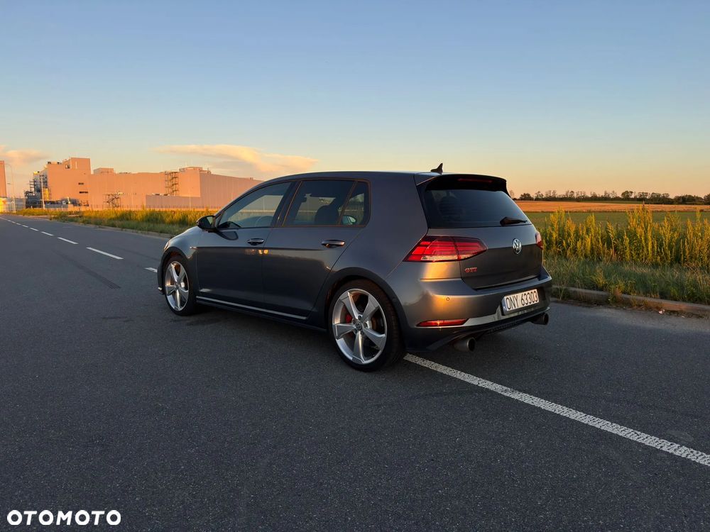 Volkswagen Golf - 3