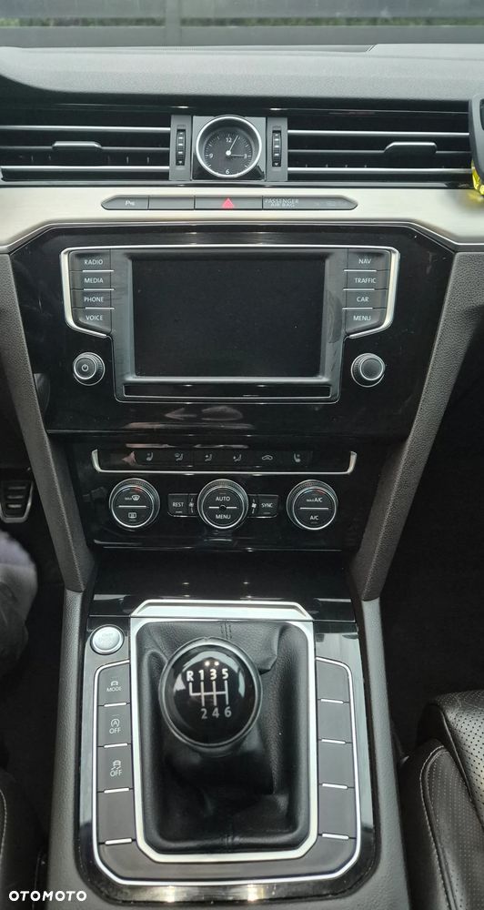 Volkswagen Passat 1.8 TSI BMT Highline - 23