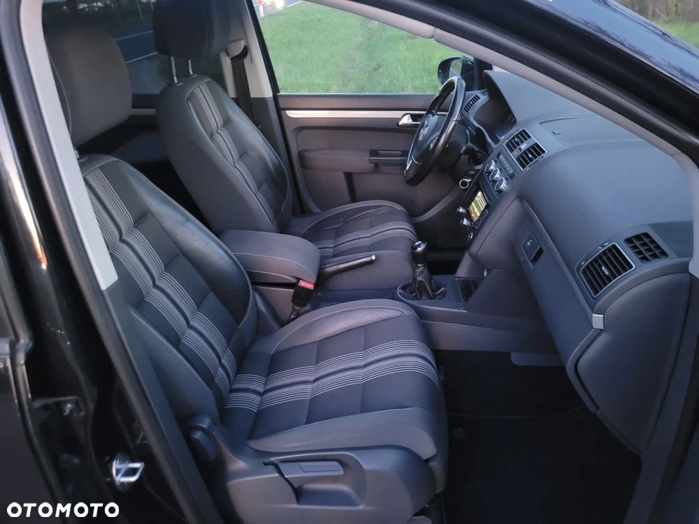 Volkswagen Touran 2.0 TDI DPF MATCH - 12
