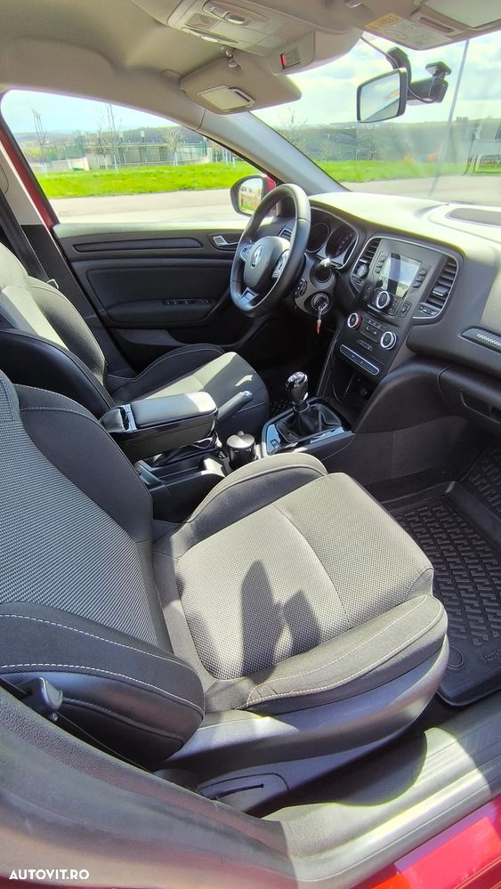 Renault Megane TCe Business - 10