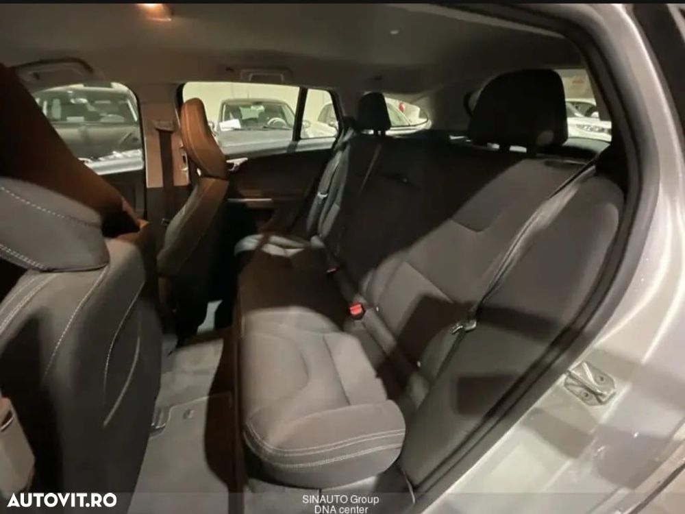 Volvo V60 D4 Momentum - 16