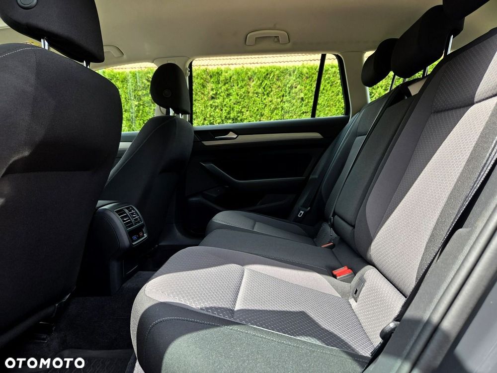 Volkswagen Passat Variant 2.0 TDI SCR Trendline - 12