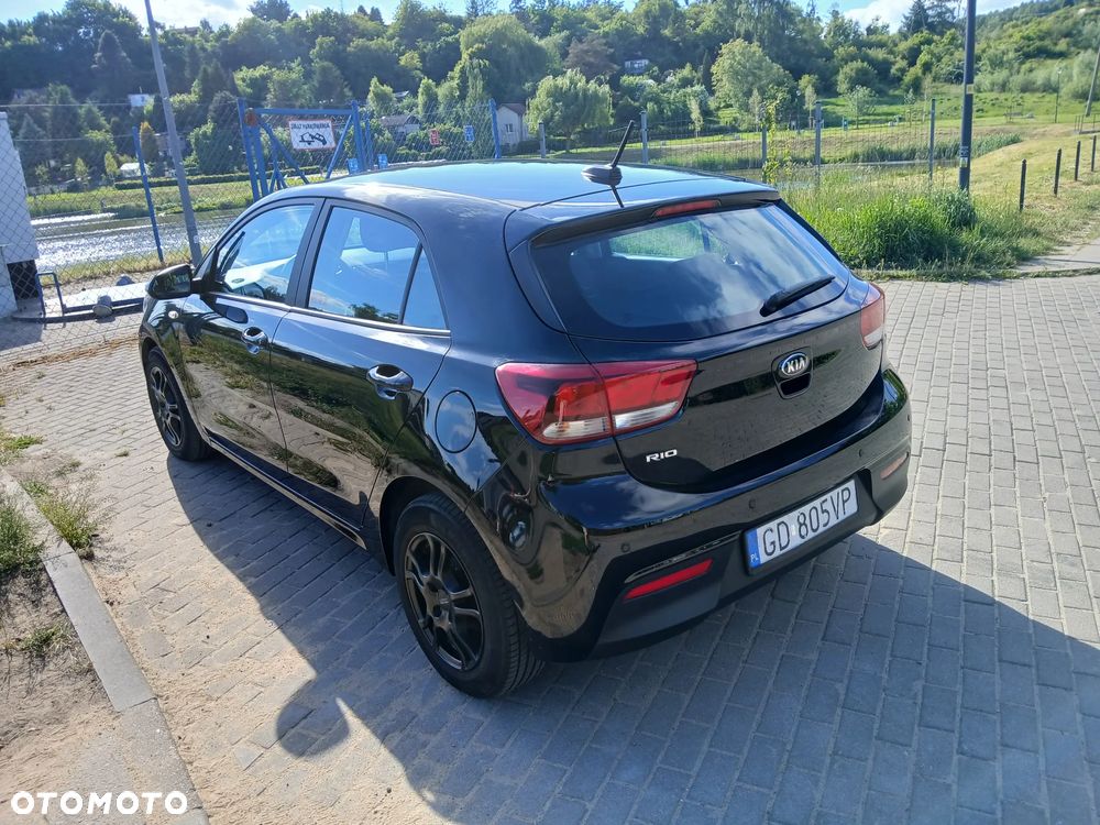 Kia Rio 1.2 L - 3