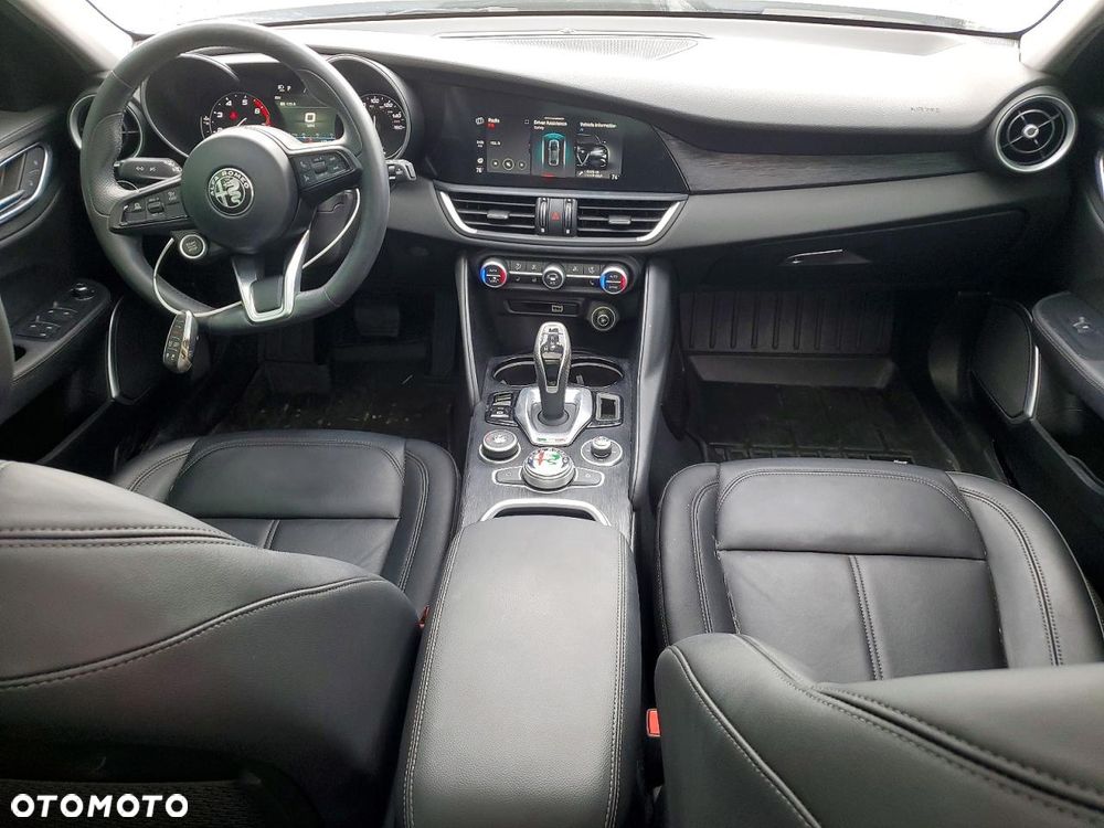 Alfa Romeo Giulia 2.0 Turbo TI Q4 - 10