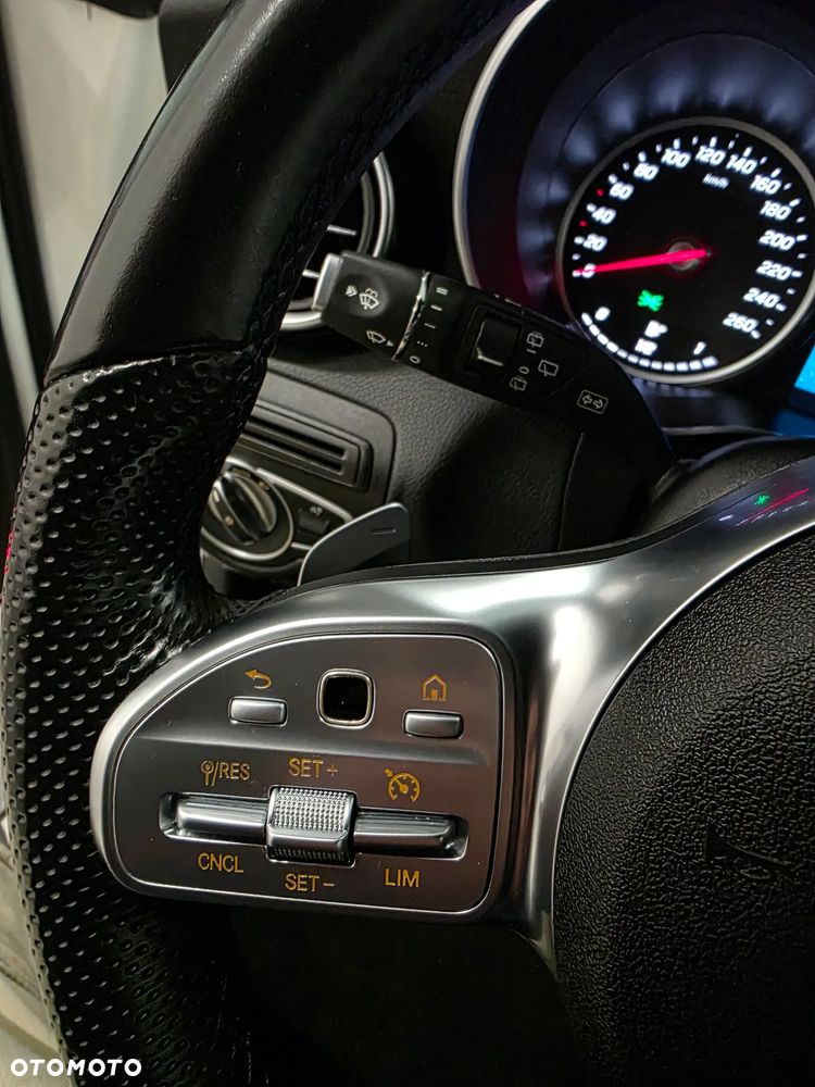 Mercedes-Benz GLC 220 d 4Matic 9G-TRONIC AMG Line Plus - 23