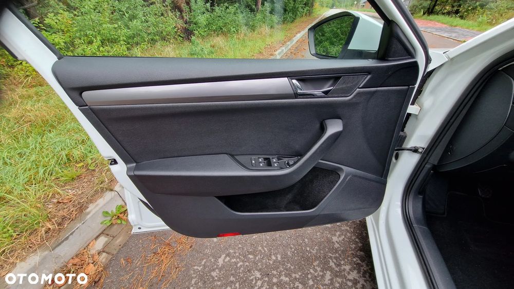 Skoda Superb 2.0 TDI Premium Edition - 17