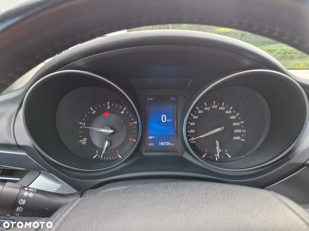 Toyota Avensis 2.0 D-4D Premium - 6