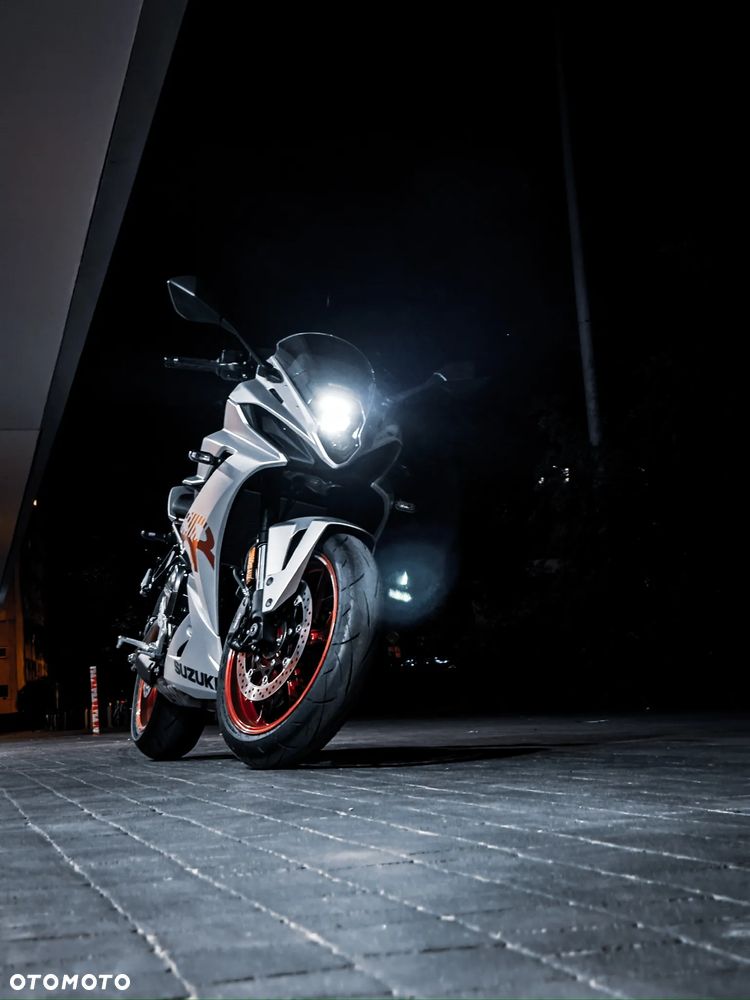 Suzuki GSX - 2