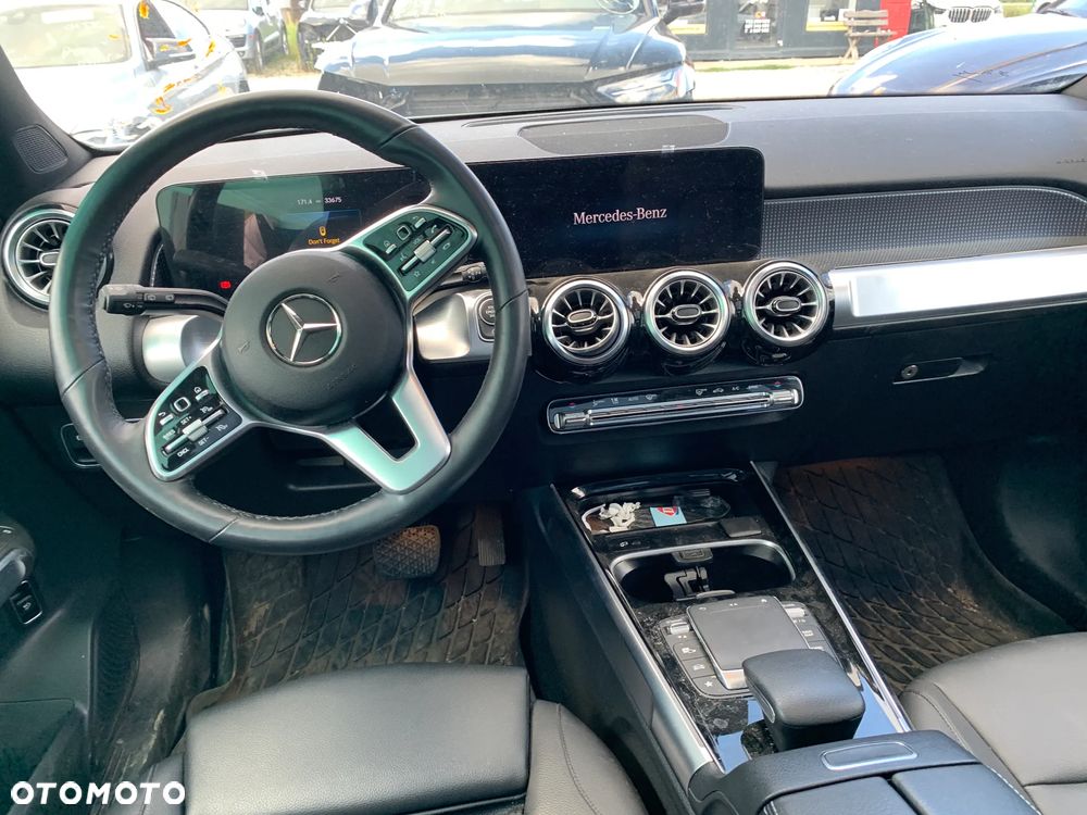 Mercedes-Benz GLB 250 4Matic 8G-DCT - 9