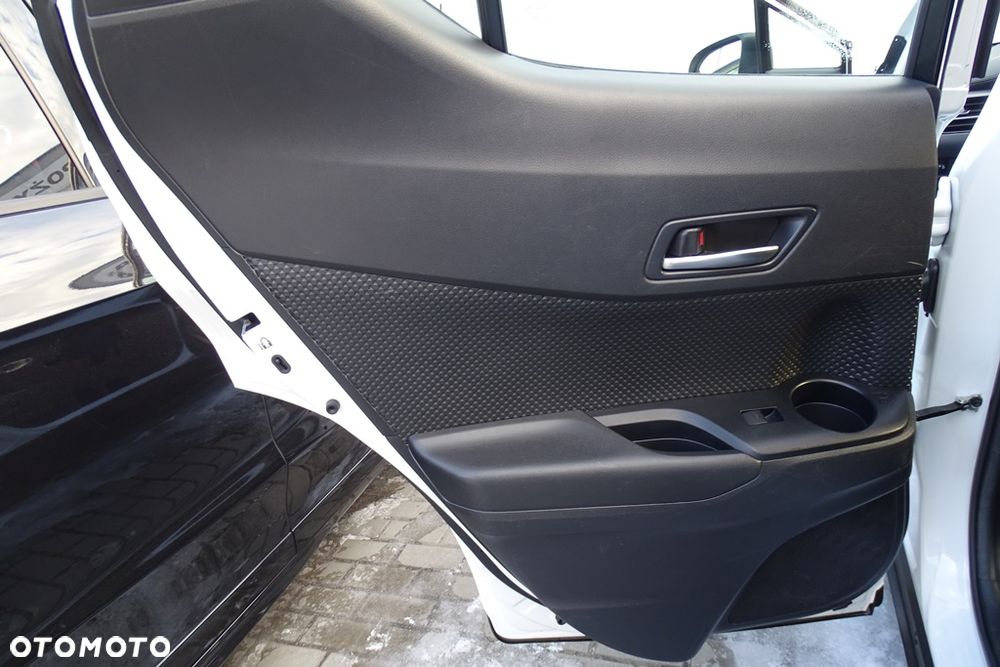 Toyota C-HR Business-Edition - 23