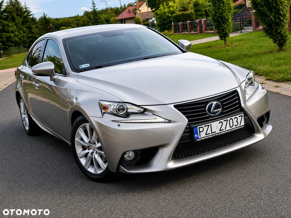 Lexus IS 300h F Sport - 1