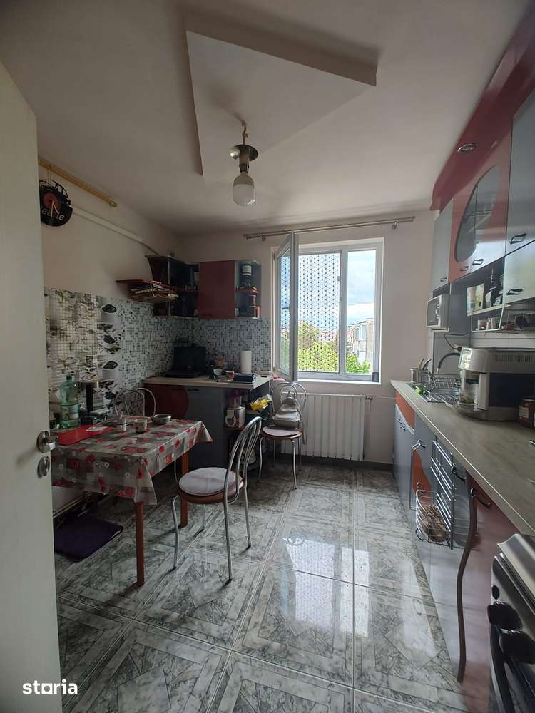 De vanzare apartament 3 camere, zona Progresu — fotografia 3