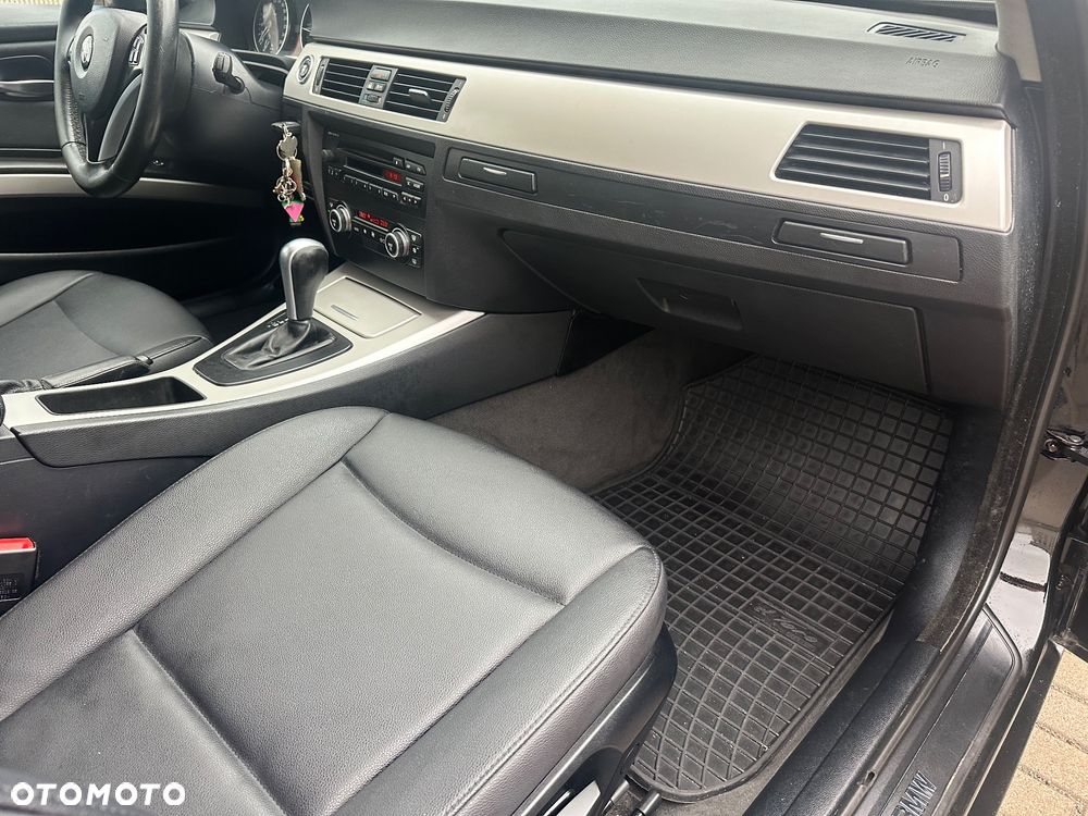 BMW Seria 3 320d DPF Touring - 16