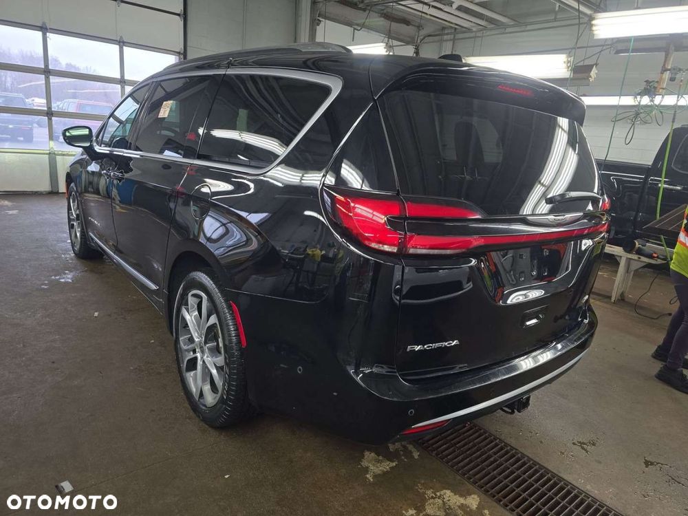 Chrysler Pacifica - 12