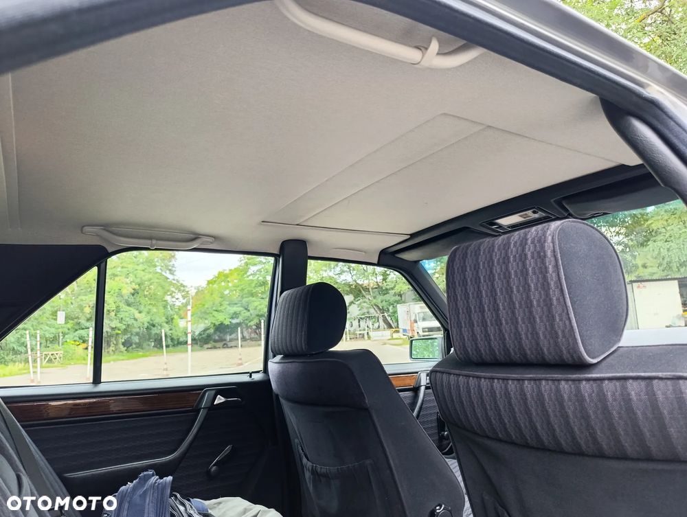 Mercedes-Benz Klasa E - 33