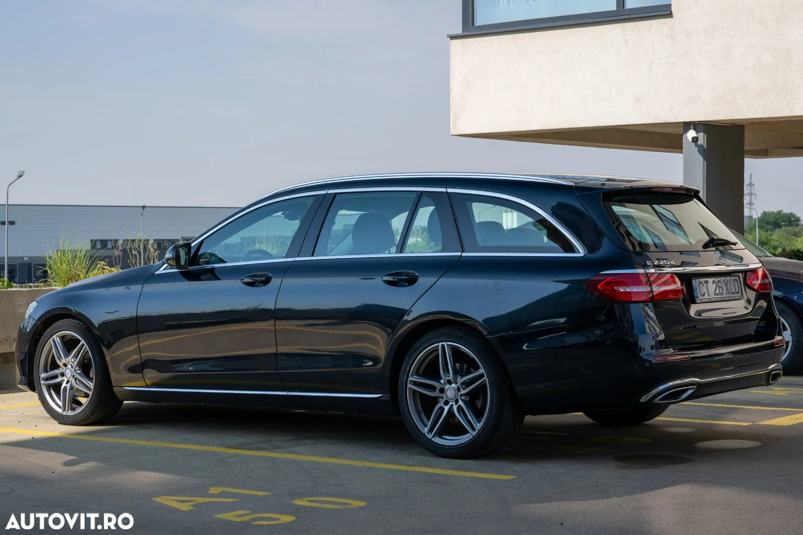 Mercedes-Benz E 220 d T 9G-TRONIC Avantgarde - 3