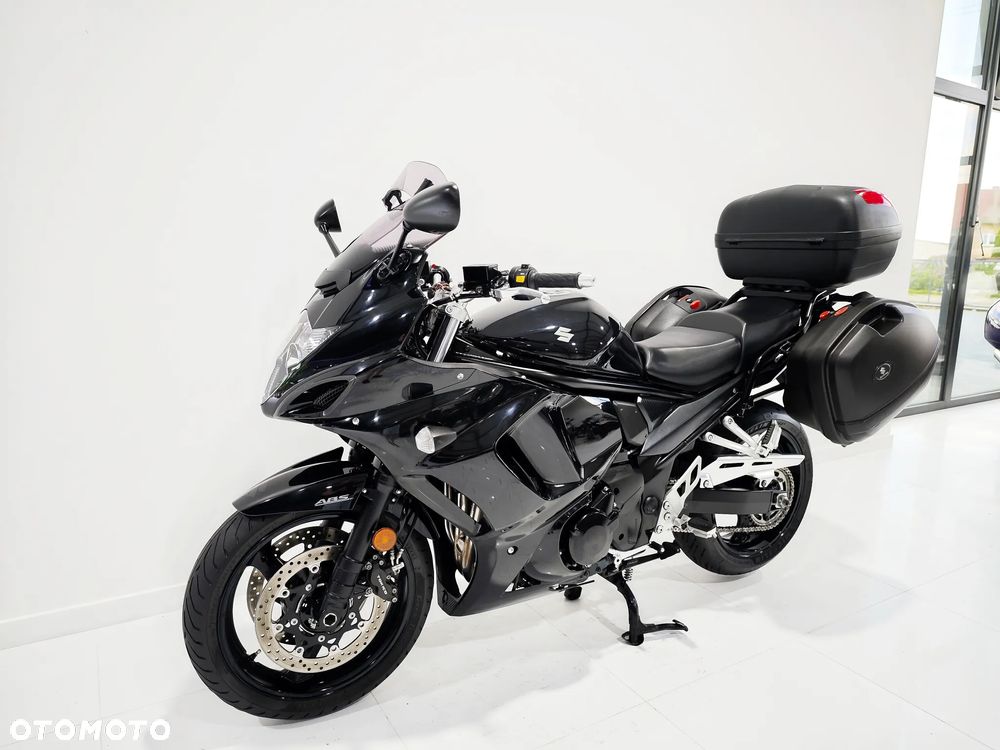Suzuki GSX - 12