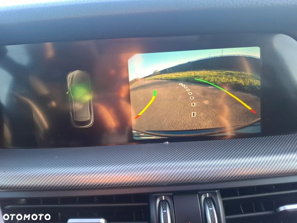 Alfa Romeo Stelvio 2.0 Turbo 16V AT8-Q4 Executive - 8
