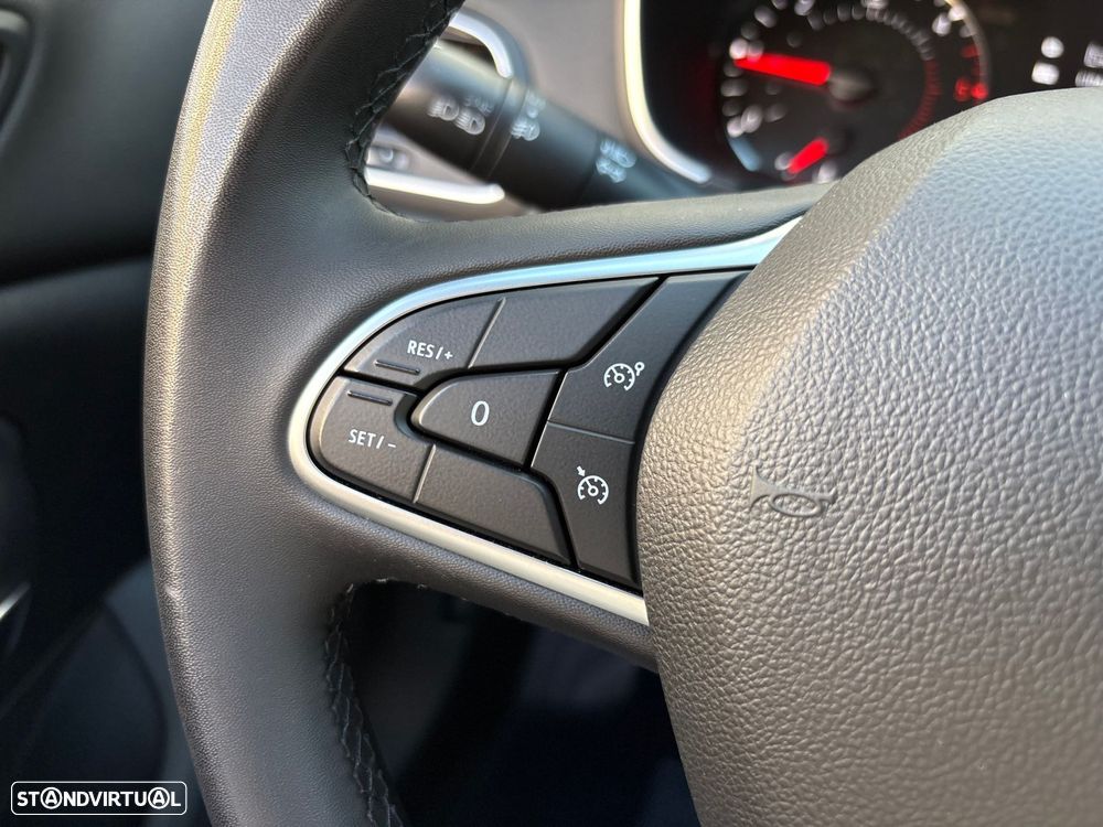 Renault Mégane 1.5 Blue dCi Intens - 11