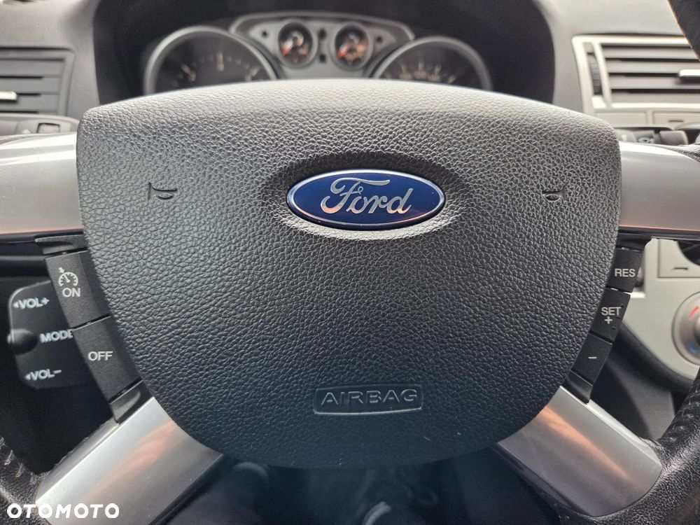 Ford Kuga 2.0 TDCi 4x4 Titanium - 20