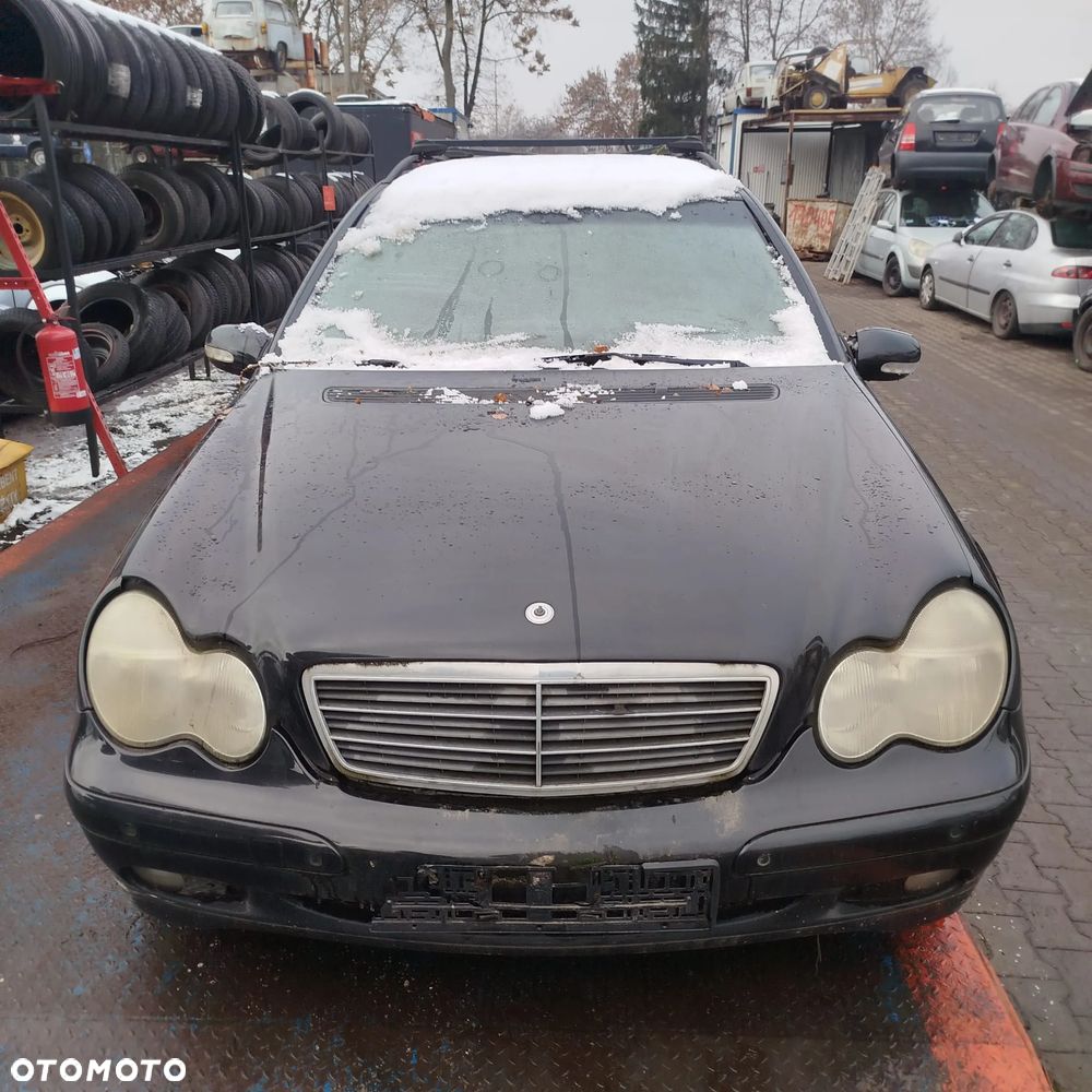 Mercedes C 220 na części .