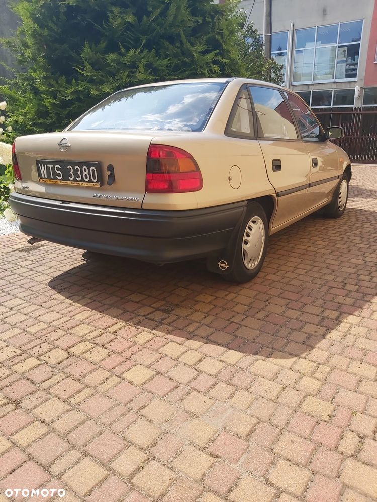 Opel Astra 1.4 GL / Club - 3