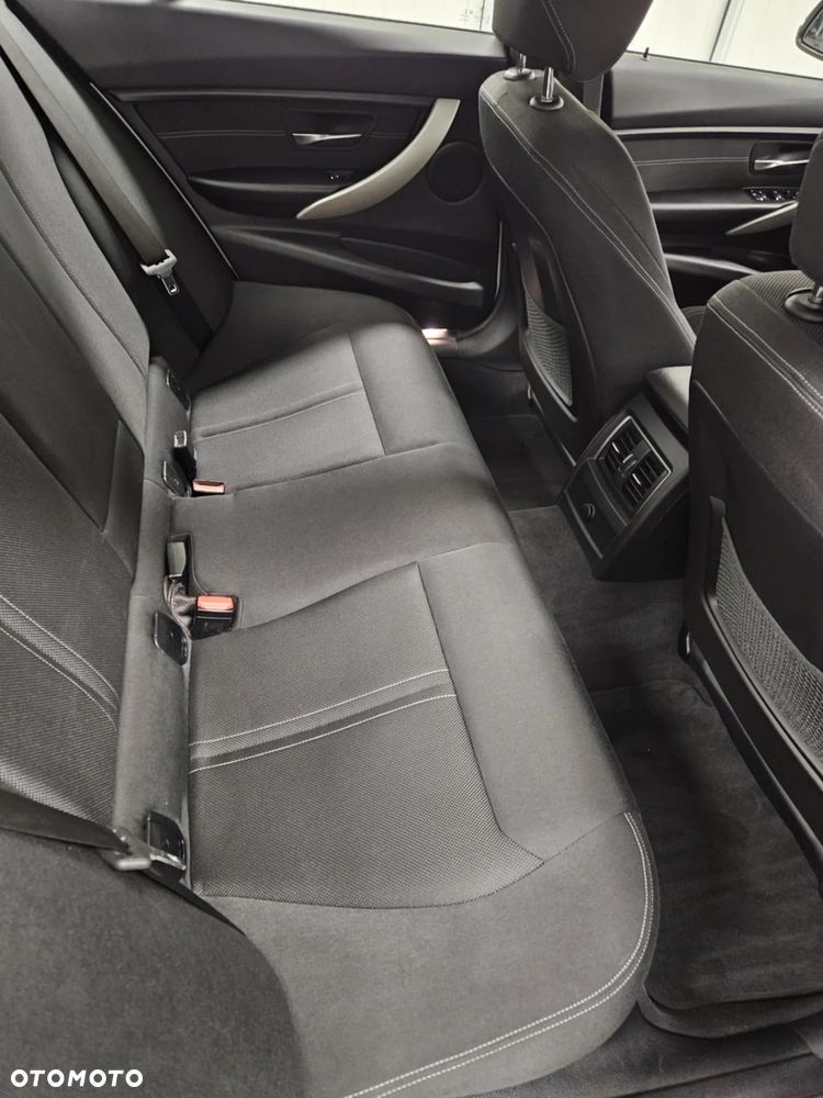 BMW Seria 3 320d - 13
