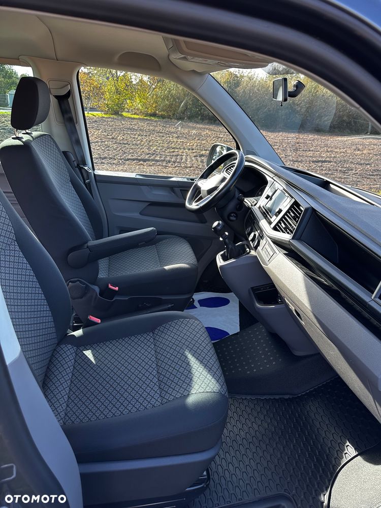 Volkswagen Caravelle - 12