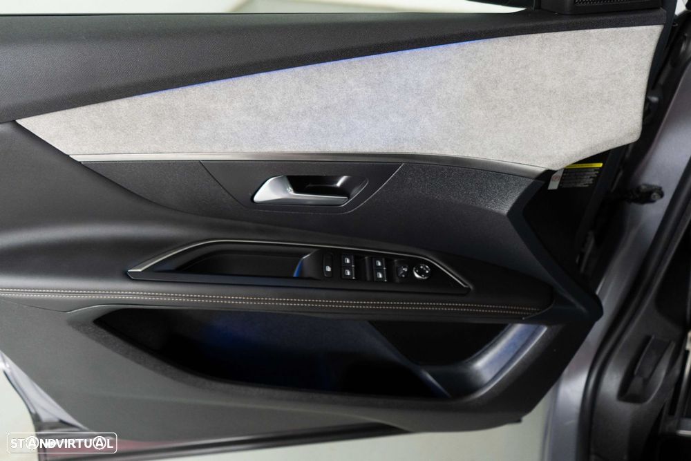 Peugeot 3008 1.6 Hybrid4 GT e-EAT8 - 24