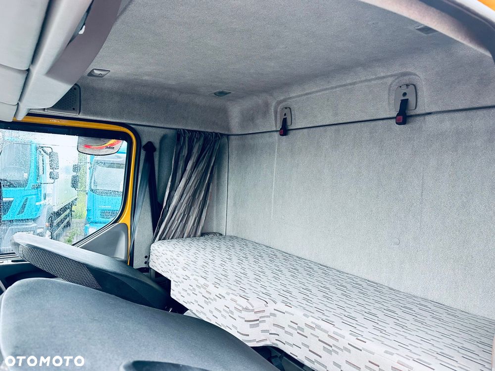 DAF LF 220 / KABINA SYPIALNA / WINDA - 13