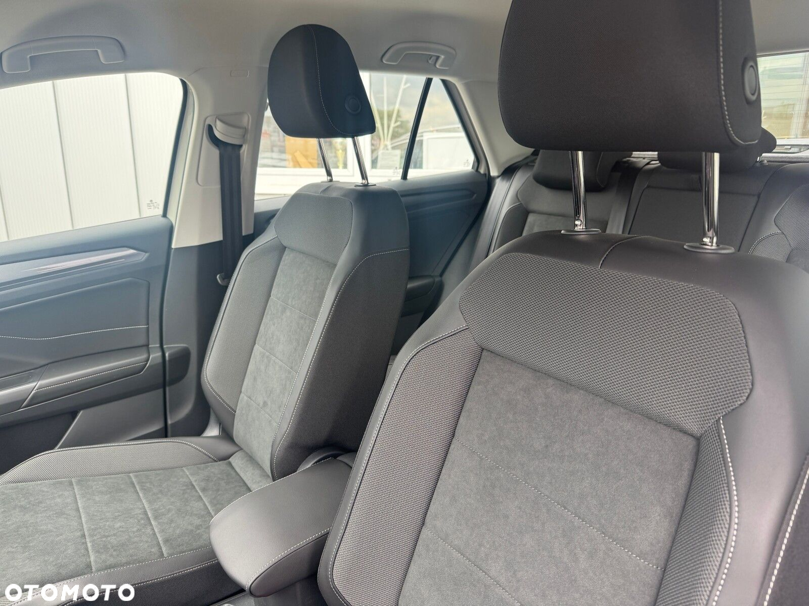 Volkswagen T-Roc 1.5 TSI Style DSG - 16