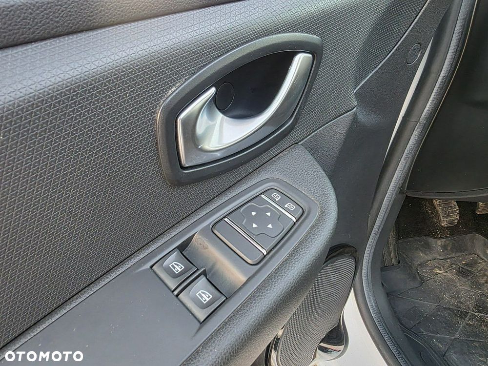 Renault Clio 1.2 16V 75 LIMITED - 11