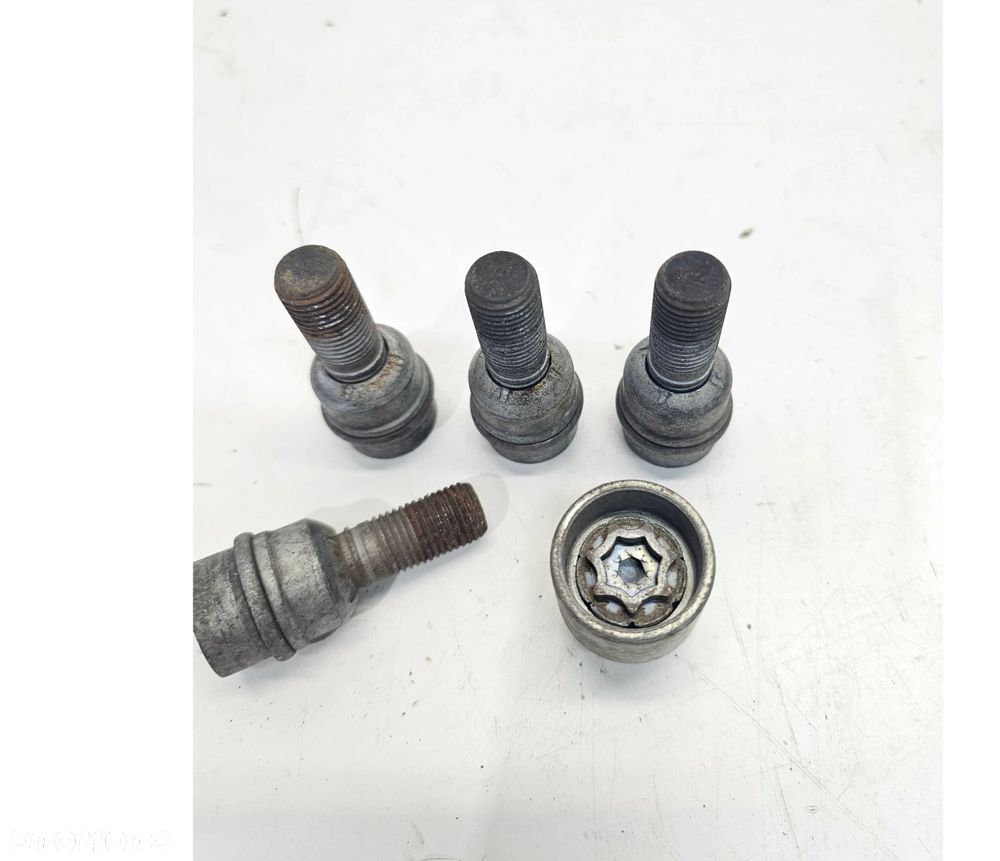 ŚRUBY ZABEZPIECZAJĄCE AUDI VW PŁYWAJĄCA PODKŁADKA ,,X" 8R0698139 - 2