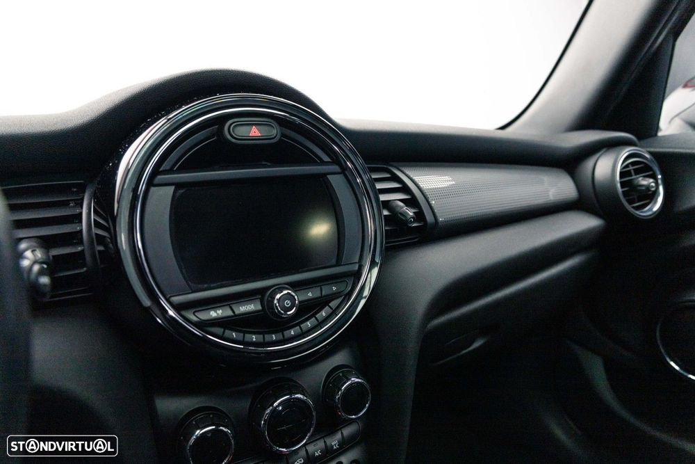 MINI 5 Portas Cooper D Auto - 34