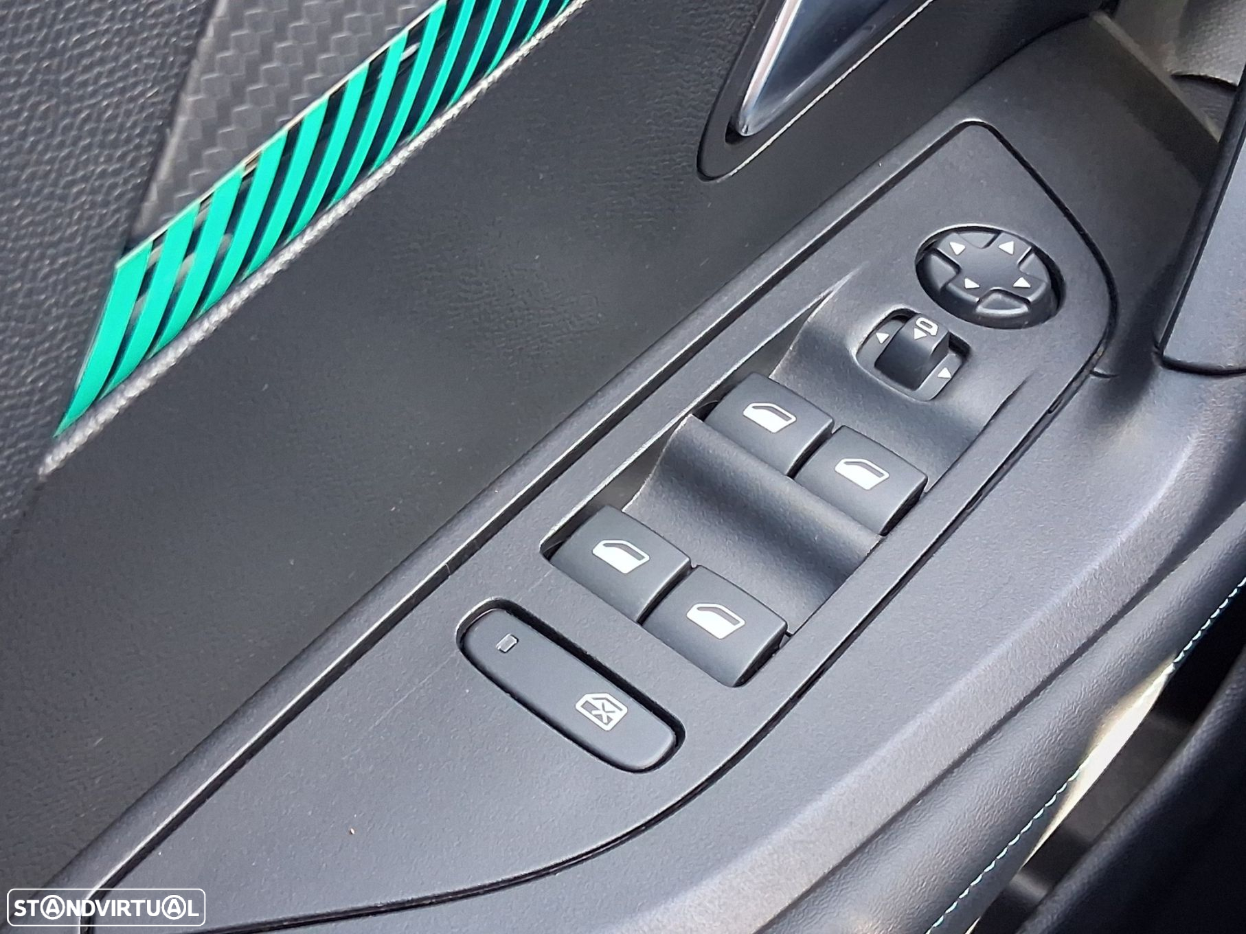 Peugeot 2008 1.2 PureTech Allure EAT8 - 43