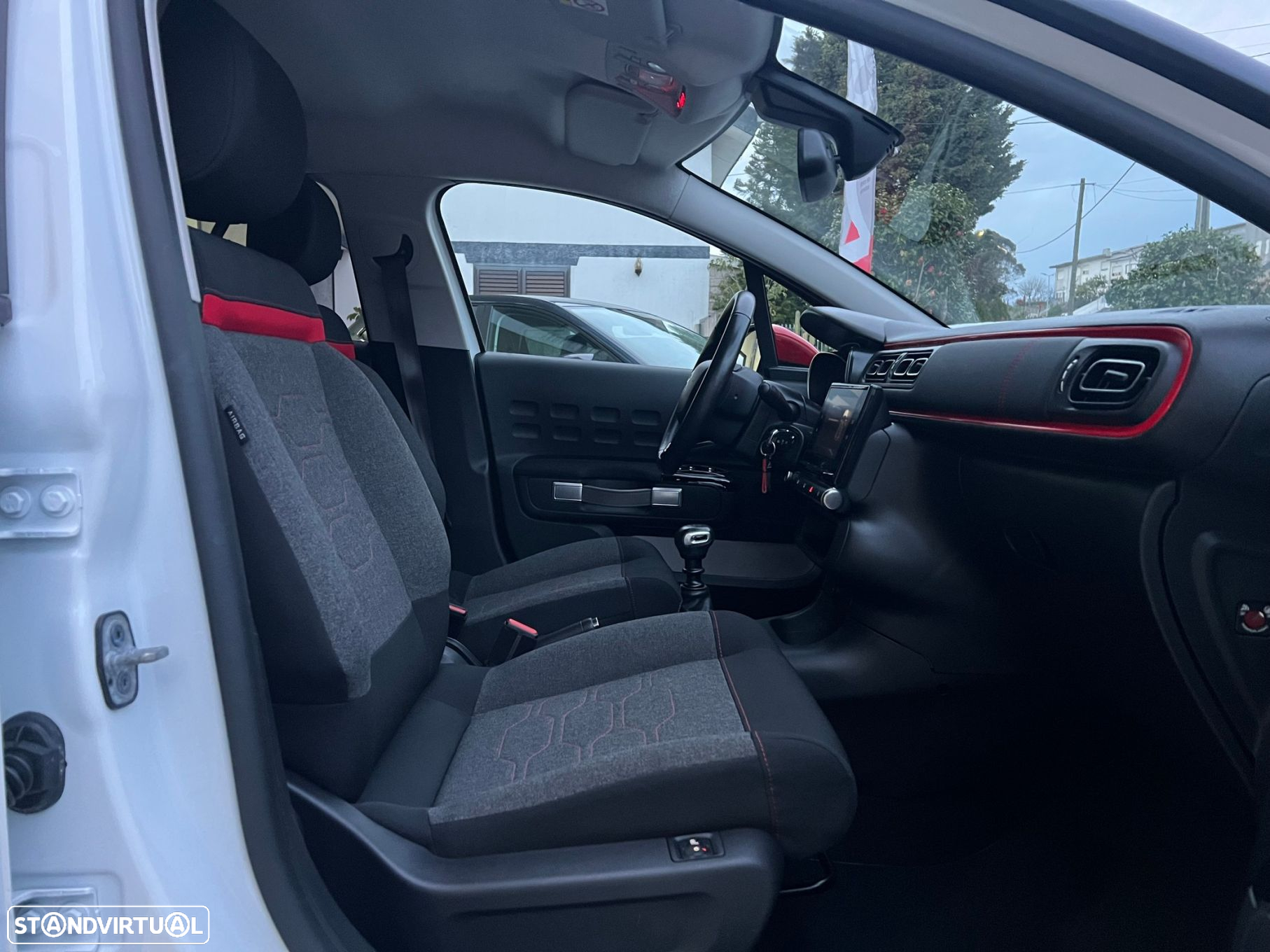Citroën C3 1.2 PureTech Shine - 16