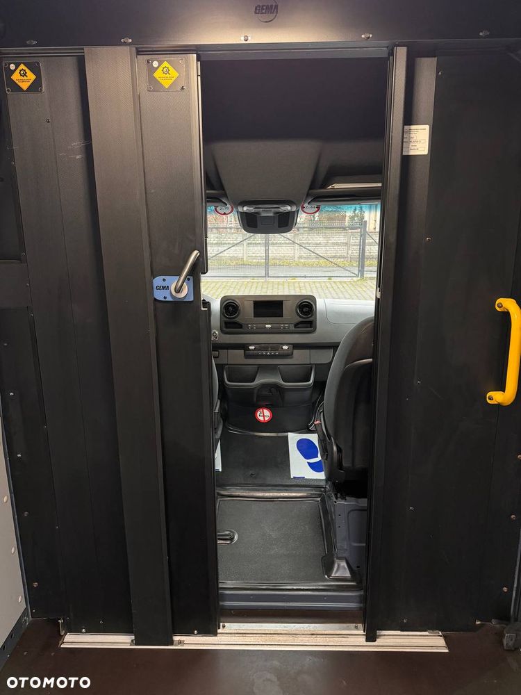 Mercedes-Benz Sprinter - 14