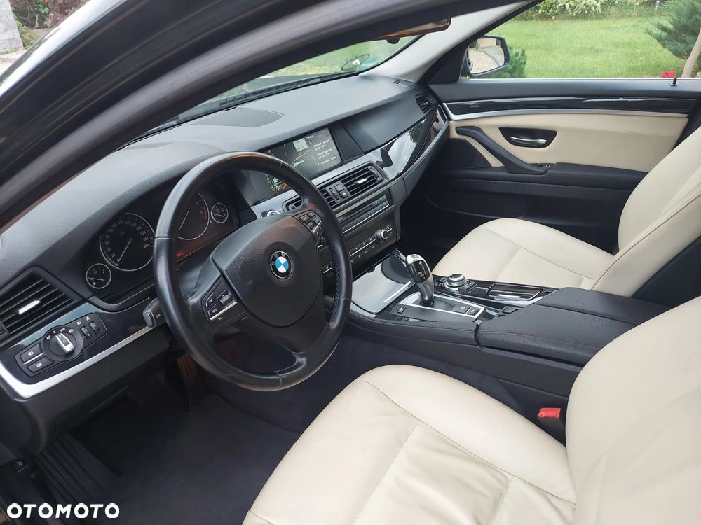 BMW Seria 5 528i - 23