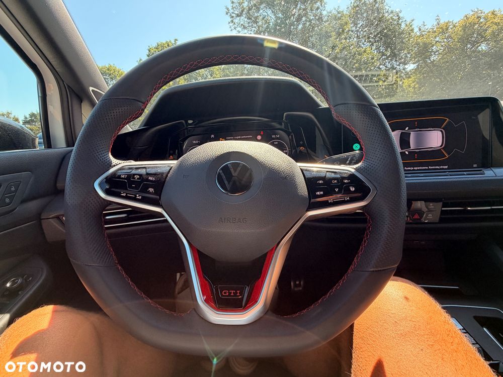 Volkswagen Golf - 28