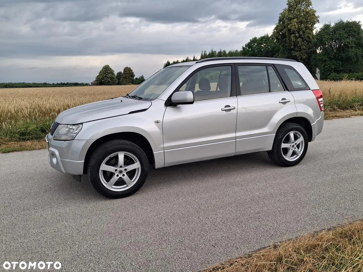Suzuki Grand Vitara 2.0 Comfort + - 6