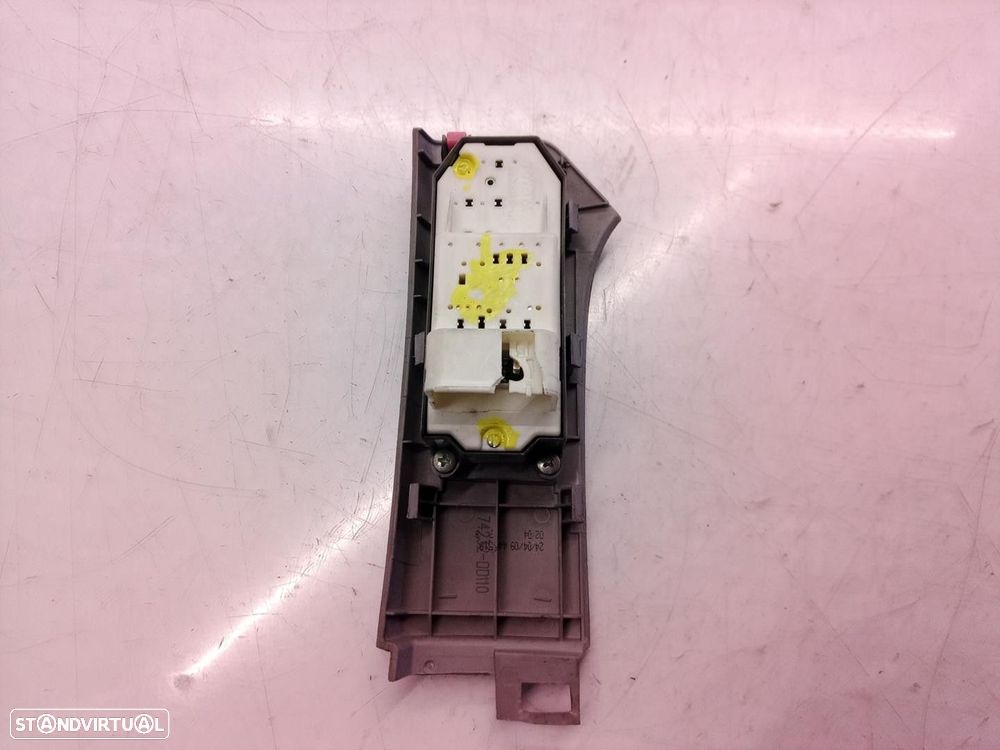 COMANDO ELEVADOR DE VIDRO FRONTAL ESQUERDO TOYOTA YARIS 2009 -742320D110 - 2