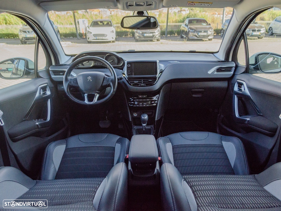 Peugeot 2008 1.2 PureTech Allure EAT6 - 10