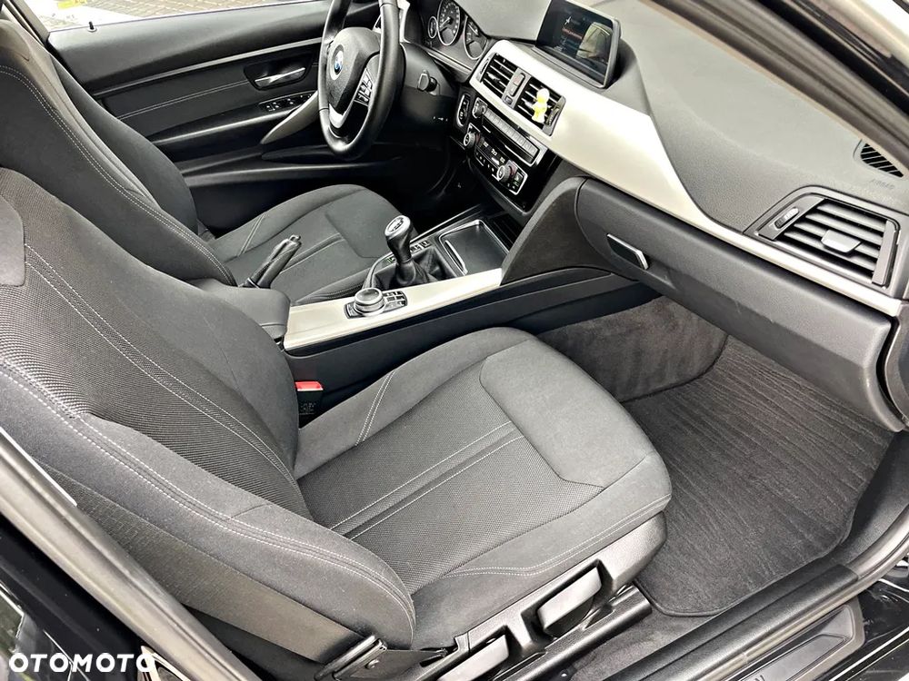 BMW Seria 3 318i GPF Advantage - 28